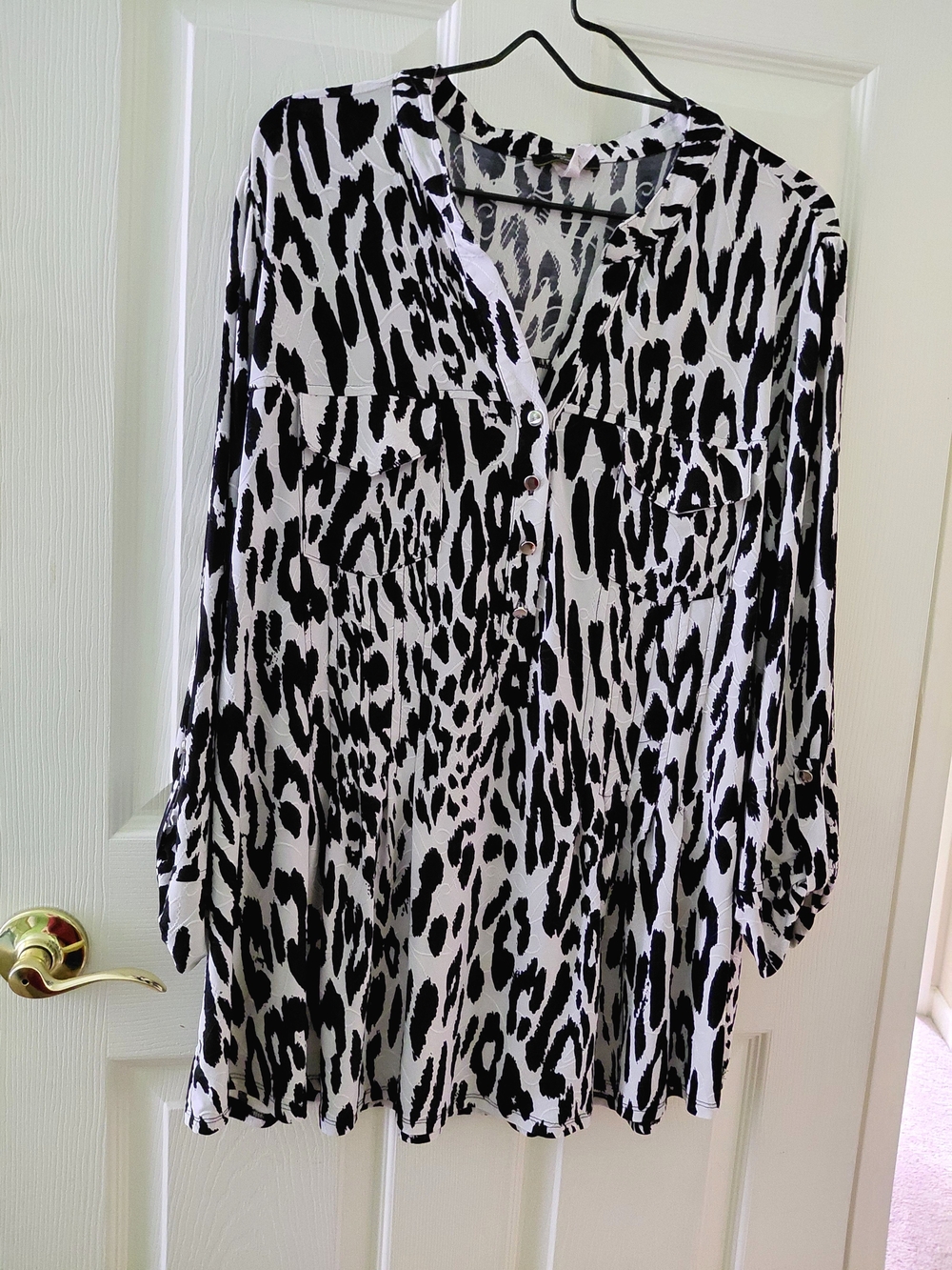Black and White Leopard Print V-Neck Button Placket Tunic Top Size 3X